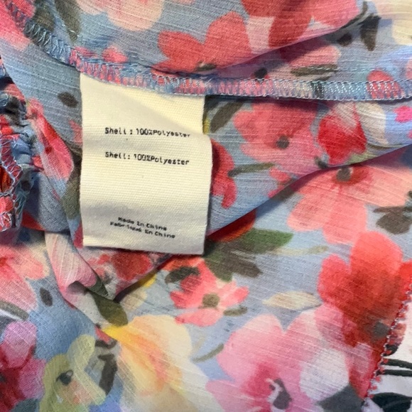 Feminine blouse - Picture 11 of 12